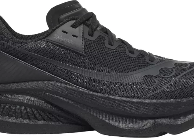 Saucony // Endorphin Azura / M / Black